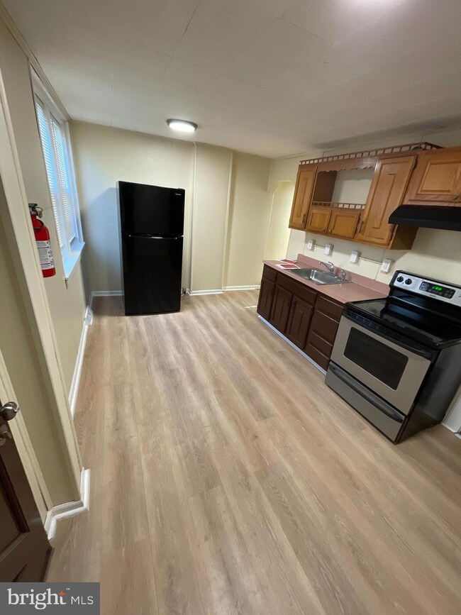 1075 Trent Rd, Camden, NJ 08104 - photo 2