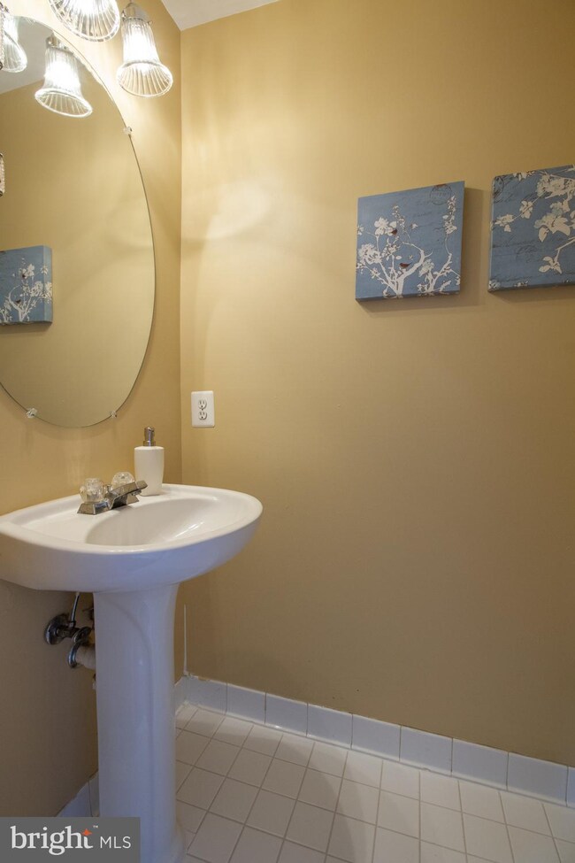 42763 Shaler St, Chantilly, VA 20152 - photo 4