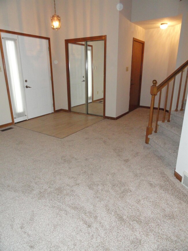 1712 W Ash St, Griffith, IN 46319 - photo 2