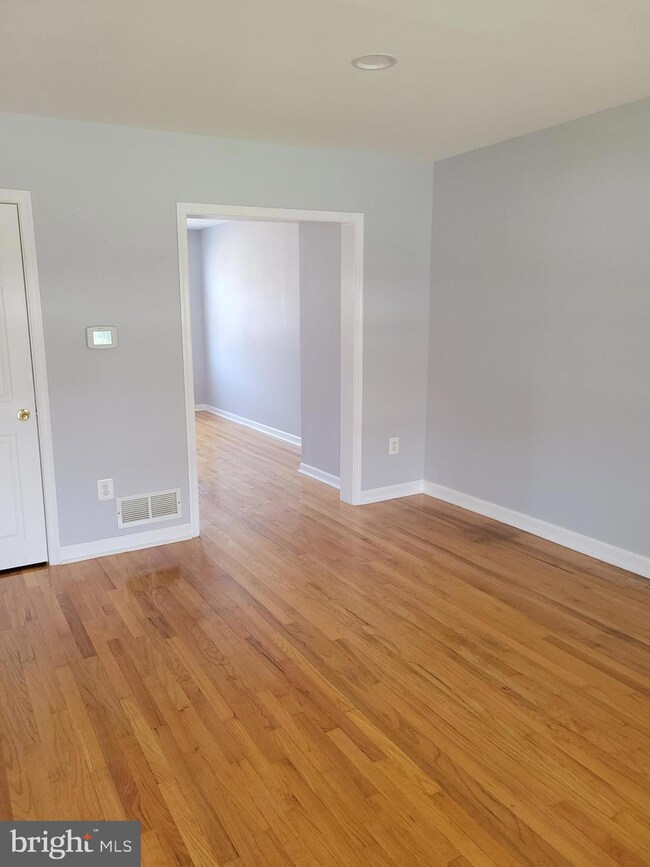 2212 Vailthorn Rd, Middle River, MD 21220 - photo 4