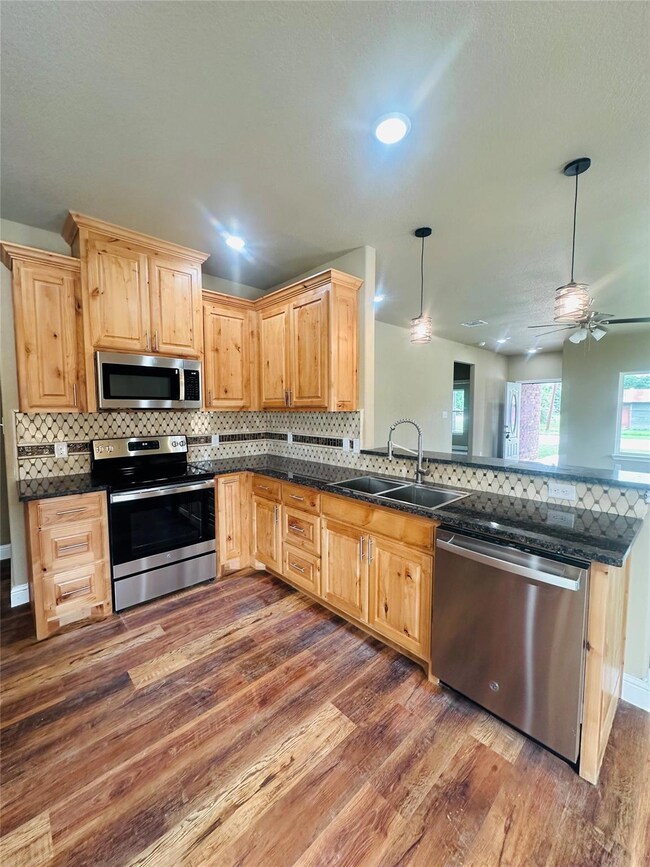 1523 N Brazos Ave, Cleburne, TX 76031 - photo 3