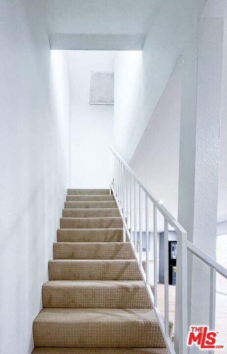 22423 Del Valle St unit 104, Los Angeles, CA 91364 - photo 2