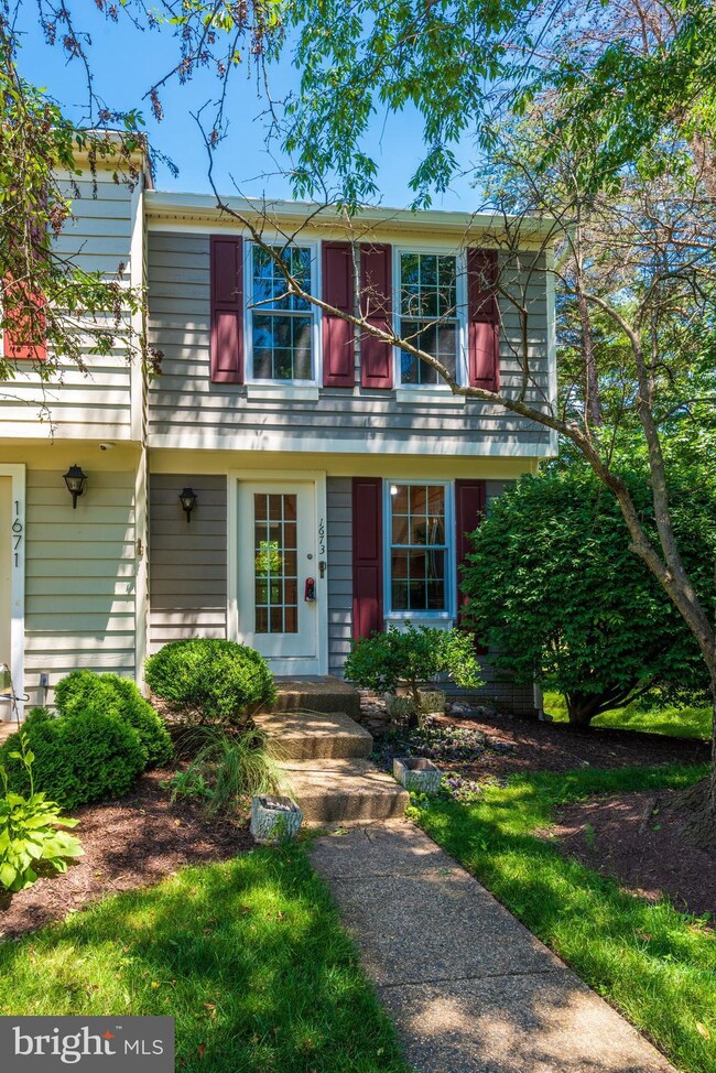 1673 Fieldthorn Dr, Reston, VA 20194 - photo 2