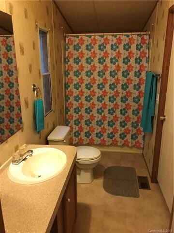 Master Bath with Large Walk In closet, garden tub