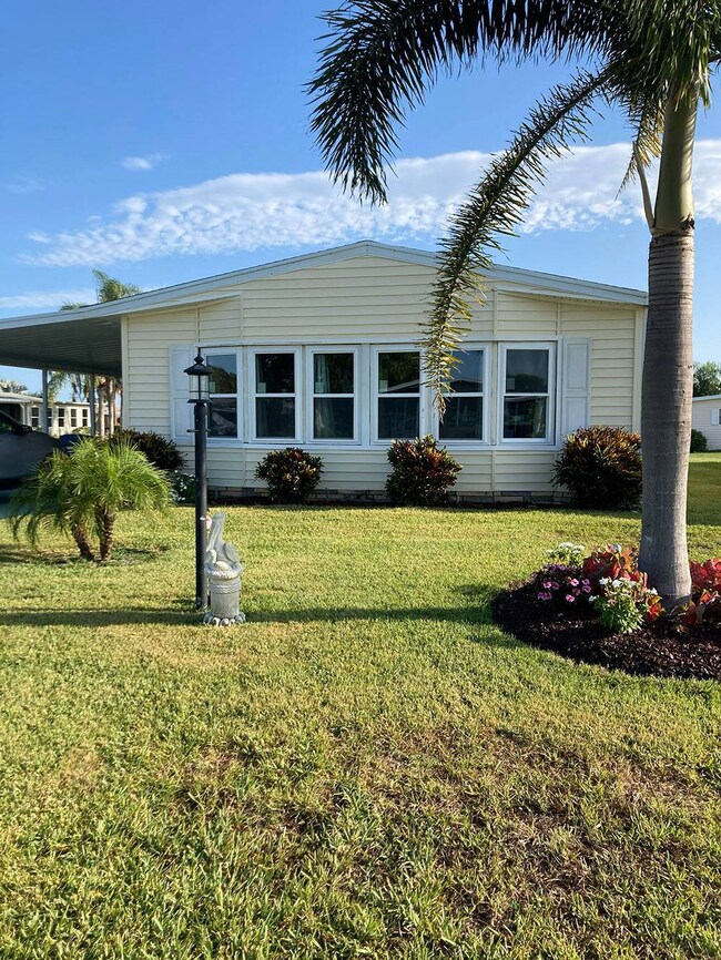 492 Montego Bay Dr unit 110, Lake Wales, FL 33859 - photo 2