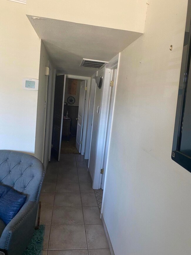 401 Gladys Ave, El Paso, TX 79915 - photo 7