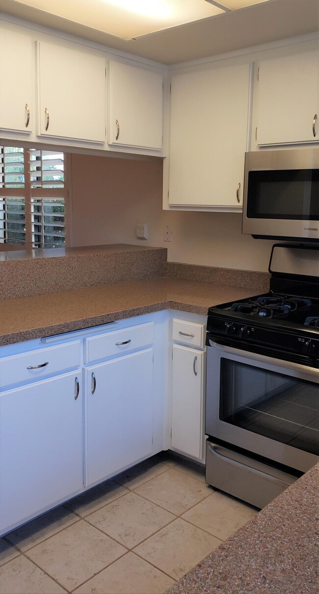 34113 Emily Way, Rancho Mirage, CA 92270 - photo 3