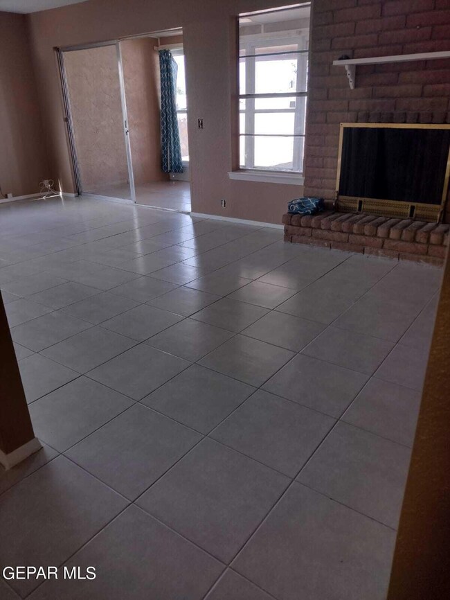 1592 Hartsdale Dr, Horizon City, TX 79928 - photo 5