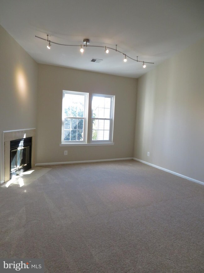 12922 Grays Pointe Rd unit C, Fairfax, VA 22033 - photo 4