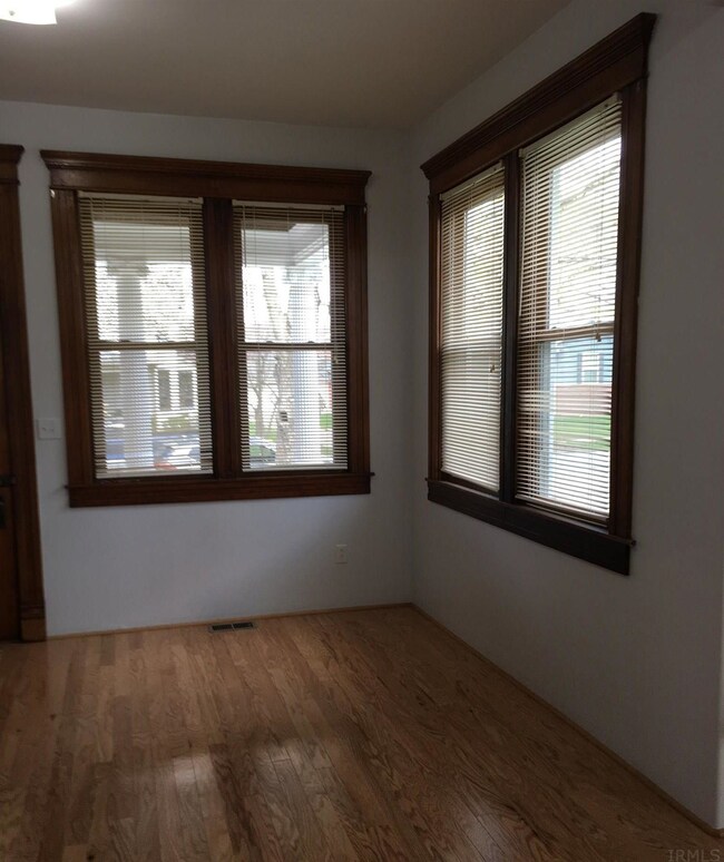 119 W Mechanic St, Bloomfield, IN 47424 - photo 3