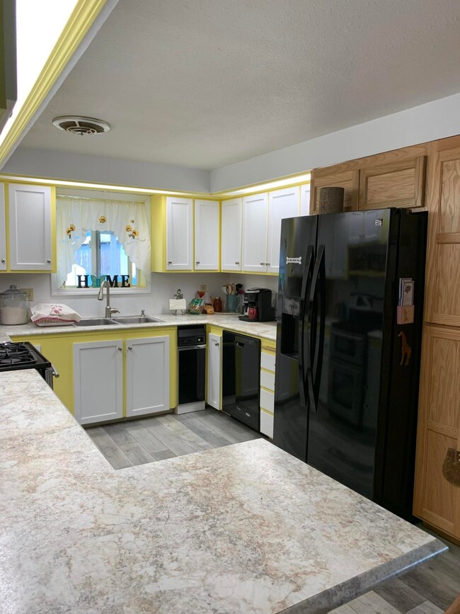 1242 Owens St, Klamath Falls, OR 97601 - photo 3