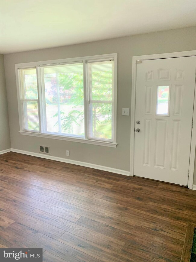 5712 85th Ave, New Carrollton, MD 20784 - photo 4