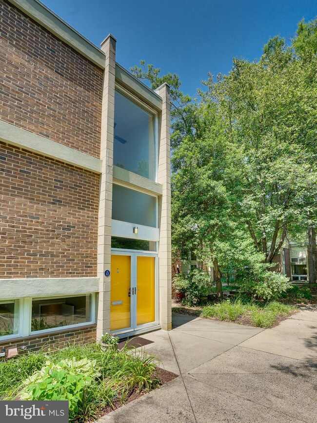 11513 Maple Ridge Rd, Reston, VA 20190 - photo 5