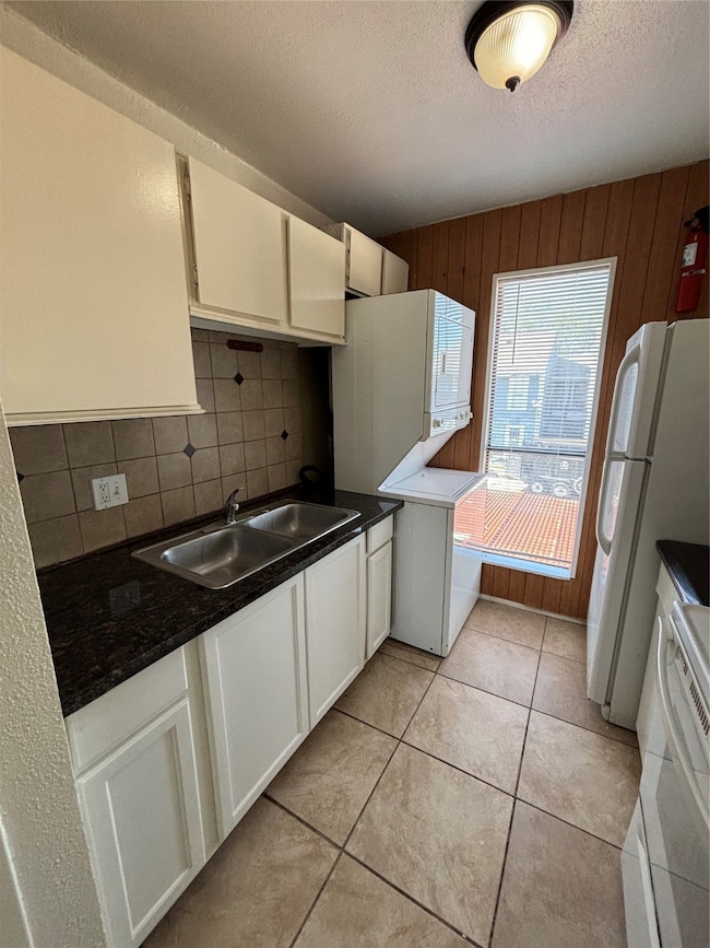 Kitchen with W/D connections