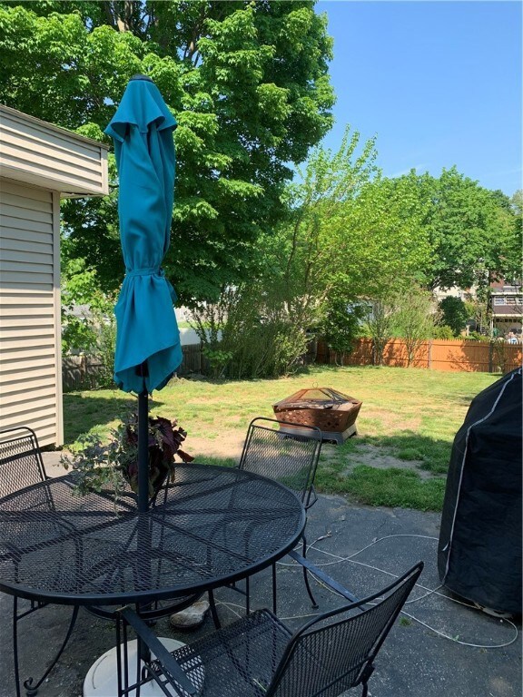 13 Redwood St, Woonsocket, RI 02895 - photo 3