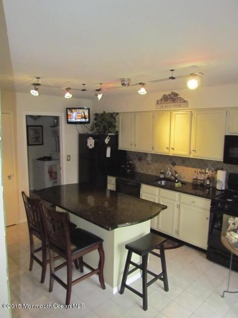 kitchen 2.jpg