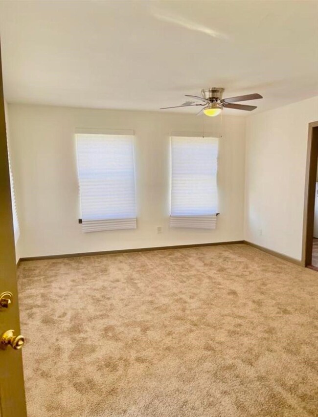 998 Glen Ave, Houston, TX 77088 - photo 2