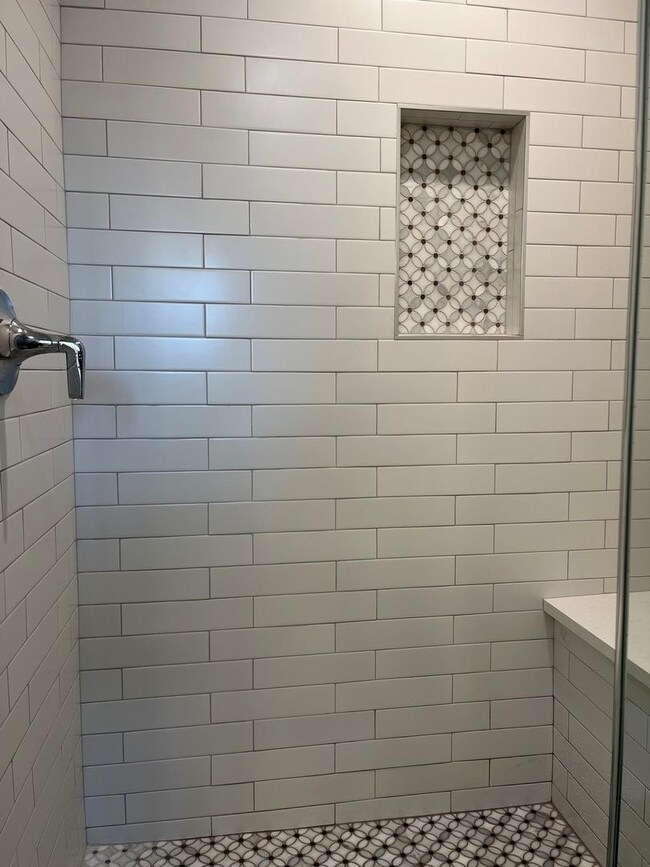 289 E 3rd St, Elmhurst, IL 60126 - photo 2