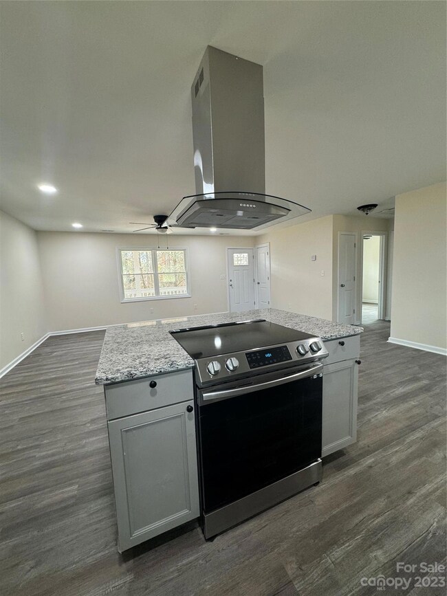 581 Pontiac Dr, Shelby, NC 28152 - photo 3