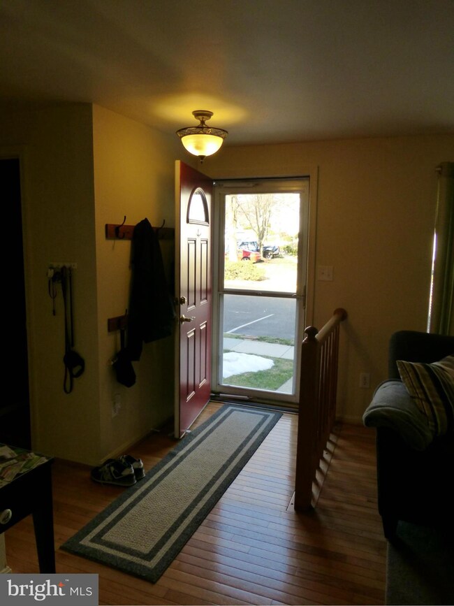 13807 Laura Ratcliff Ct, Centreville, VA 20121 - photo 2