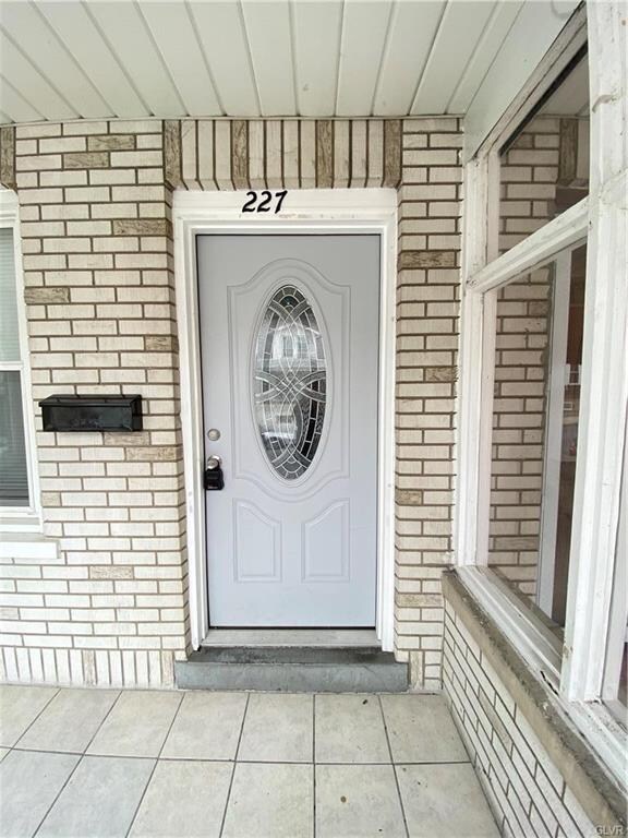 227 E Elm St, Allentown, PA 18109 - photo 4