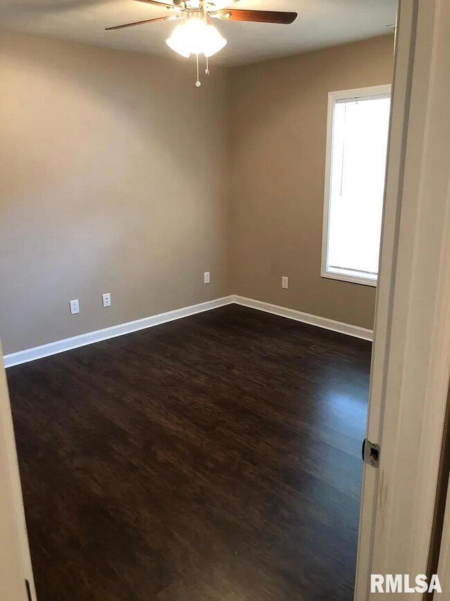 1105 N Monroe St unit A-D, Marion, IL 62959 - photo 6