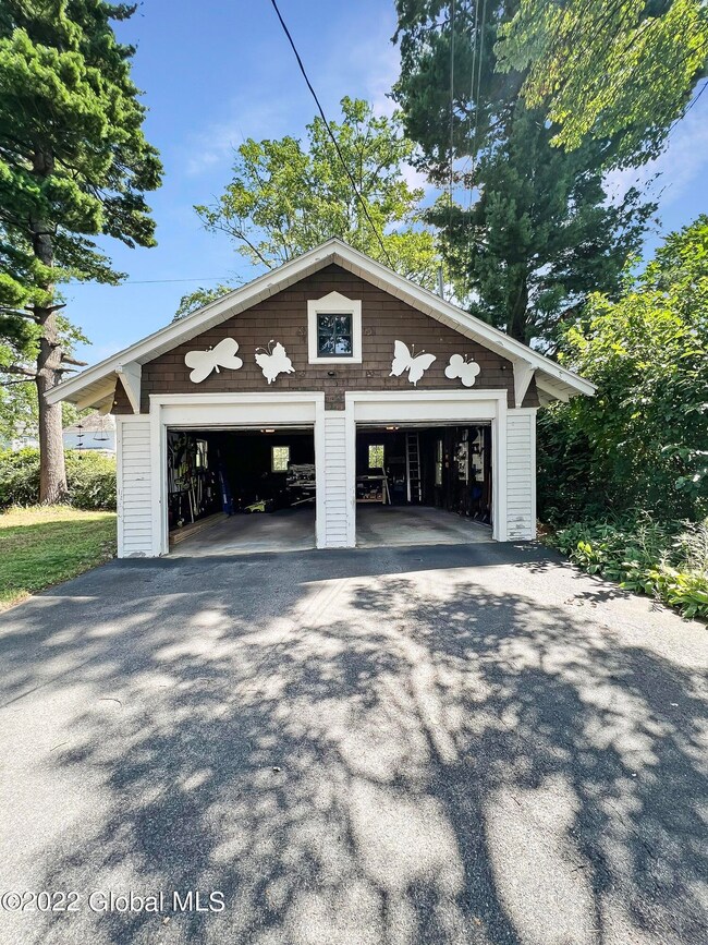 3 28 Eastholm Rd