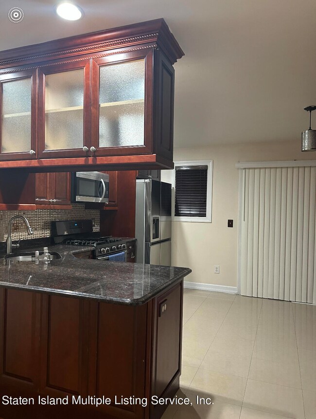 40 Calvanico Ln, Staten Island, NY 10314 - photo 4