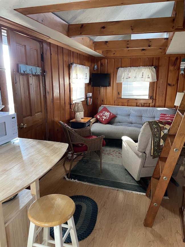 kitchen/living room