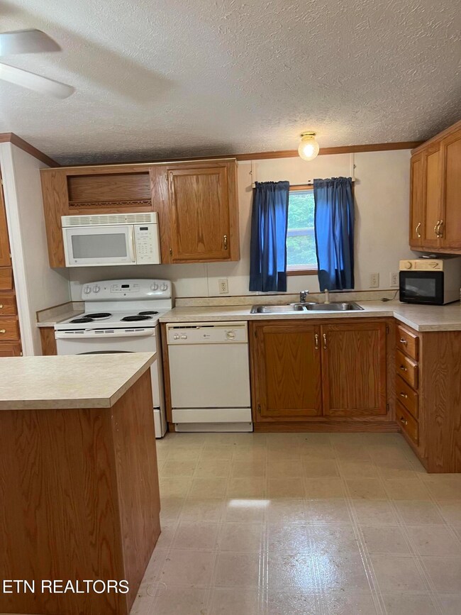 15FD7D9C-CD54-4441-BF0A-9DF8D50C5F5D