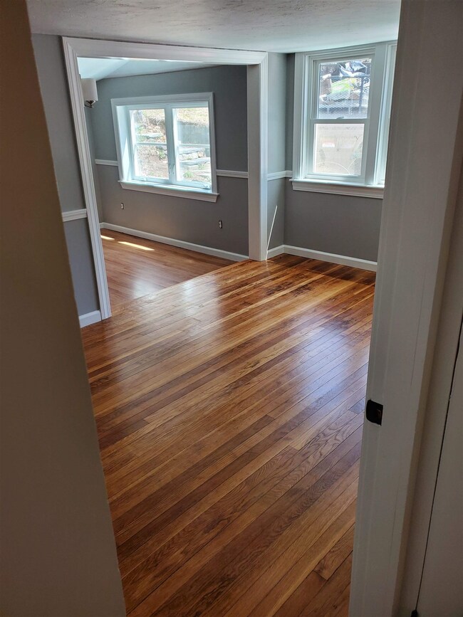 543 Hanover St, Claremont, NH 03743 - photo 3