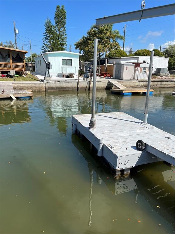 Floating dock