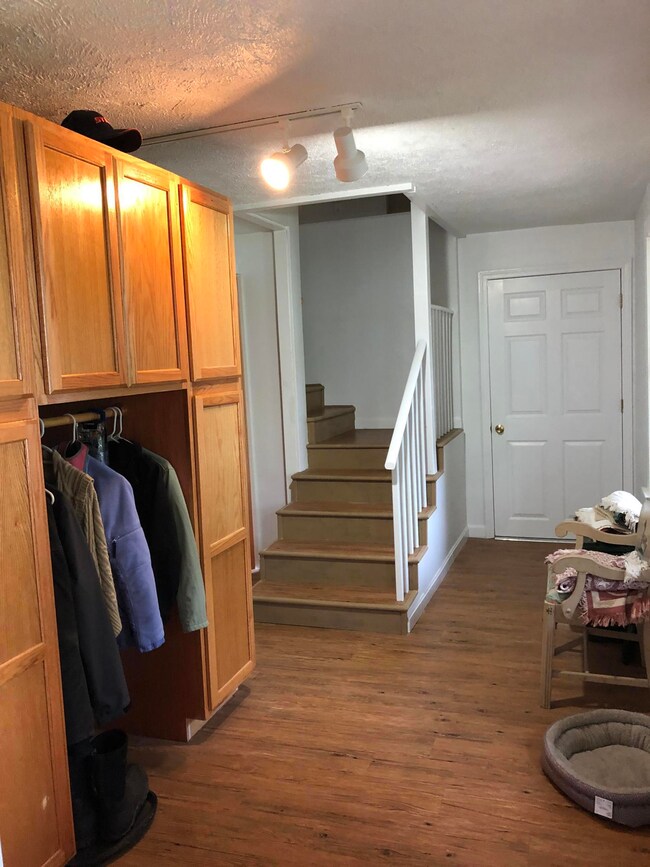 3) Entry way with lots of storage