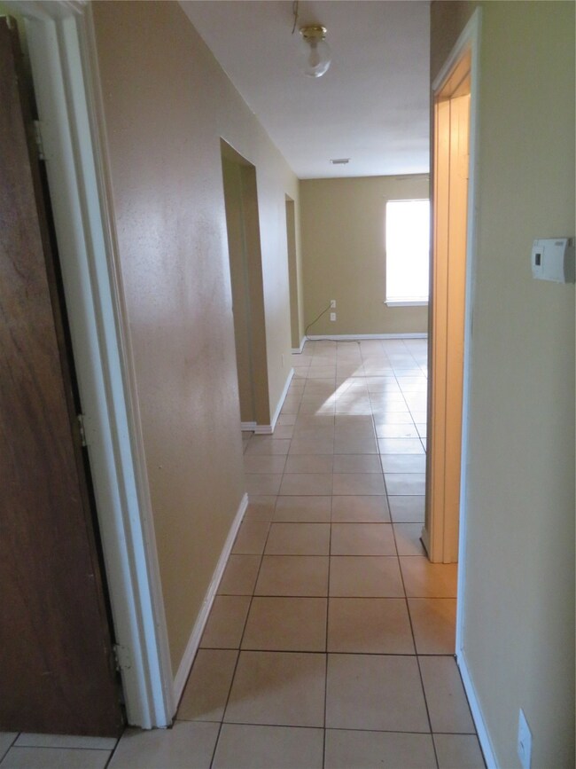 7207-A Meadowgreen Ln unit A, Needville, TX 77461 - photo 3