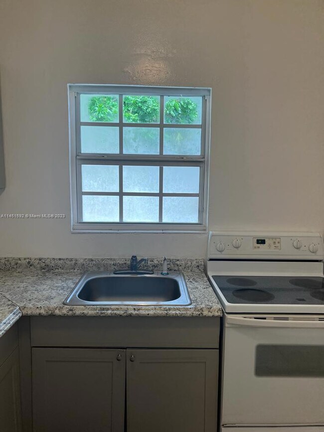 1035 Grant St unit 3, West Palm Beach, FL 33407 - photo 6