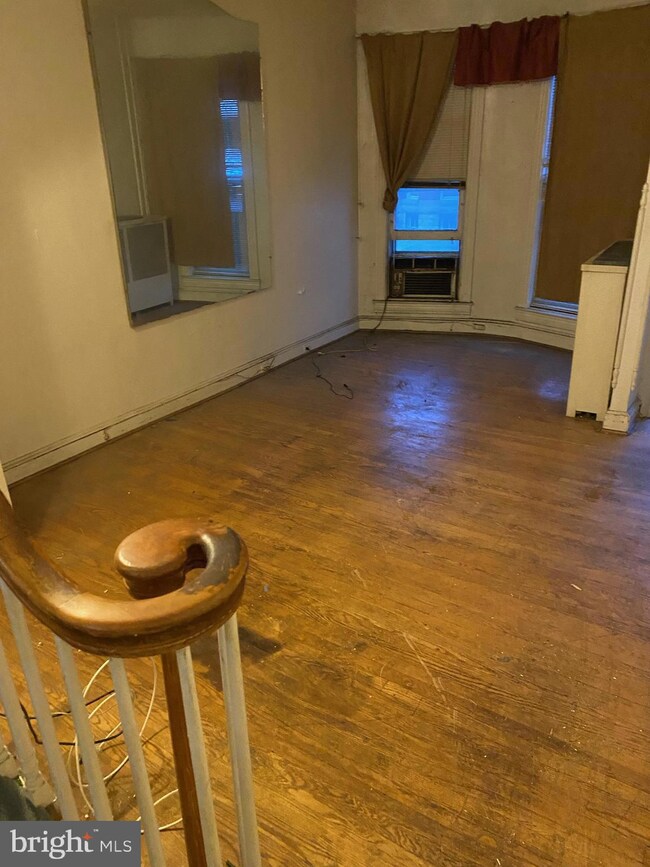 1813 N Mount St, Baltimore, MD 21217 - photo 2