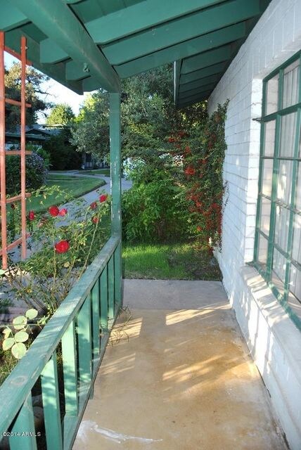 Patio b