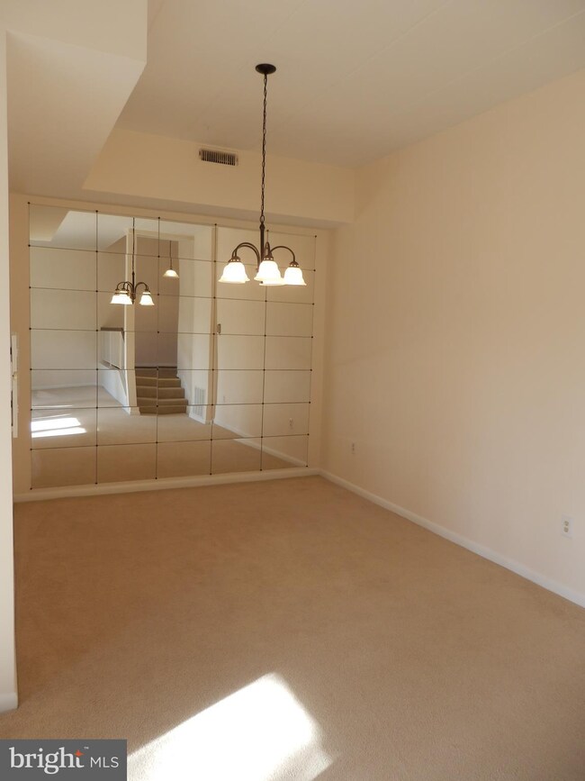 112 Roberts Ln unit 101, Alexandria, VA 22314 - photo 5