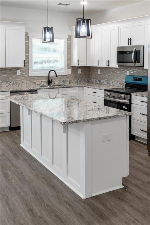 Kitchen with backsplash and white cabinets