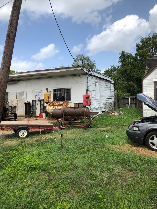 4111 & 4113 Crane St unit 2, Houston, TX 77026 - photo 4