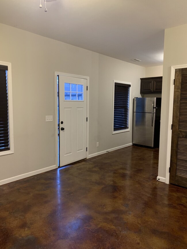 130 E Cedar St, Shelbyville, TN 37160 - photo 2