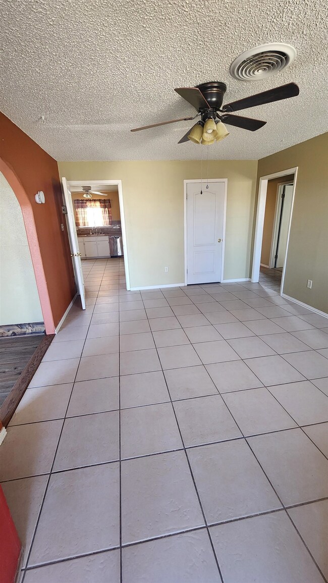207 Plainview Dr, Alamogordo, NM 88310 - photo 2