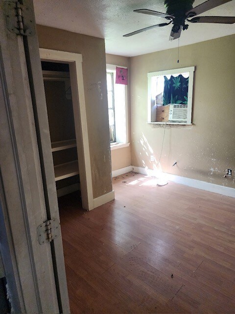 2007 Wavell St, Houston, TX 77088 - photo 2