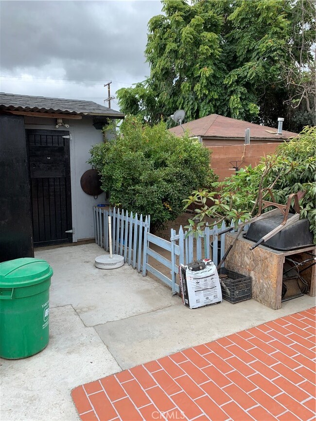 10315 S Freeman Ave, Inglewood, CA 90304 - photo 6