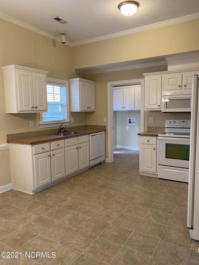 2961 Laylah Dr, Winterville, NC 28590 - photo 5