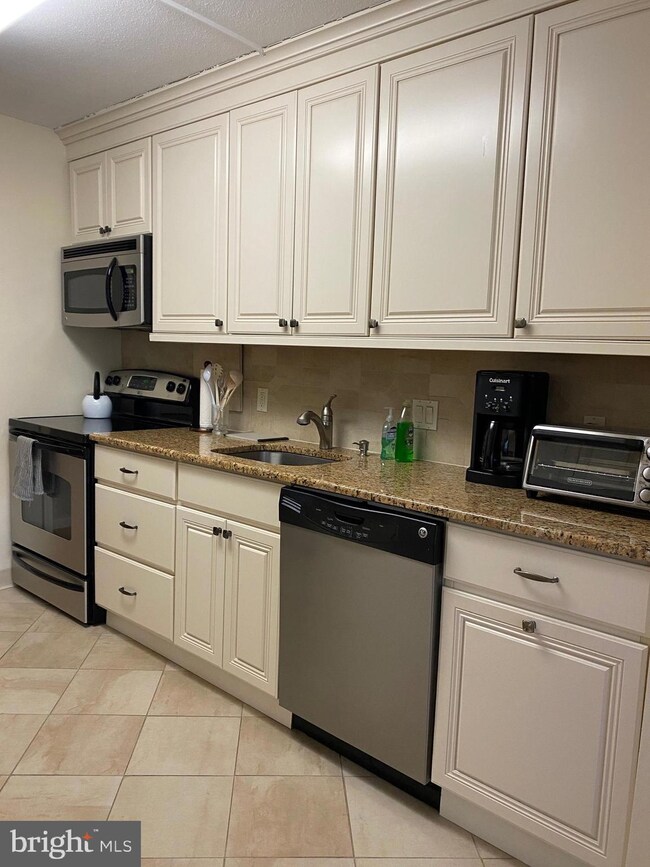 Green Hill Condominiums unit W-315, Wynnewood, PA 19096 - photo 3