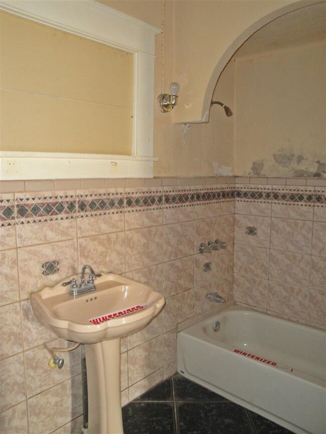 420 Garfield St, Laredo, TX 78040 - photo 5