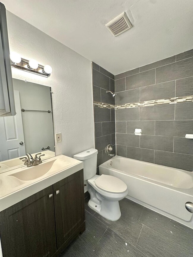 210 E Tiffany Dr unit 1, Mangonia Park, FL 33407 - photo 4