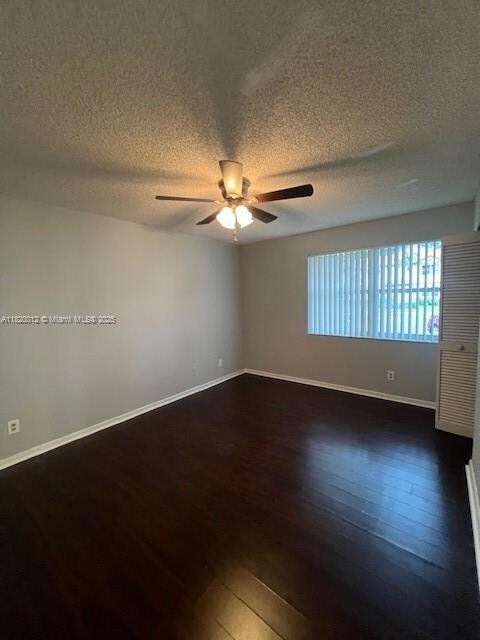 LARGE PRIMARY BEDROOM