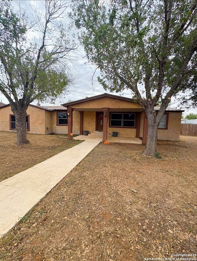 42 Mobile Rd, Cotulla, TX 78014 - photo 4